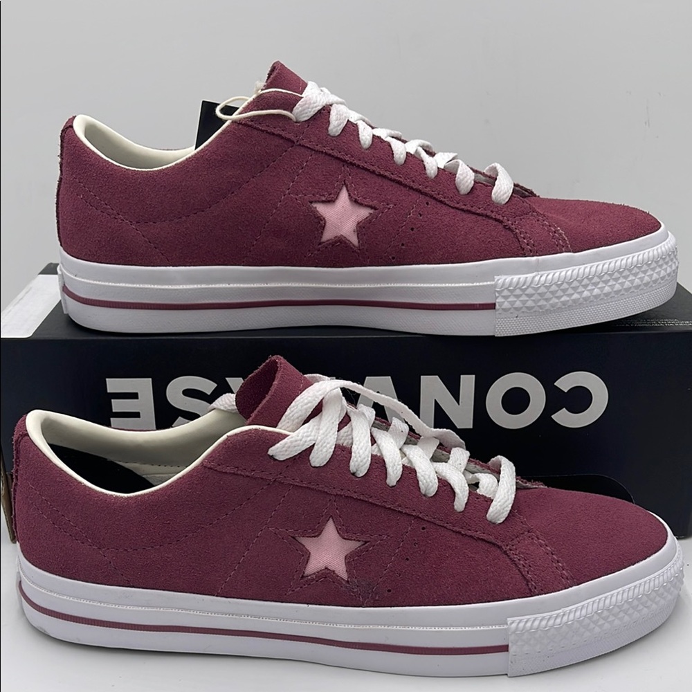 Converse Men’s Burgundy Sneakers with Star Detail
A11099C
ONE STAR PRO OX GREY/
